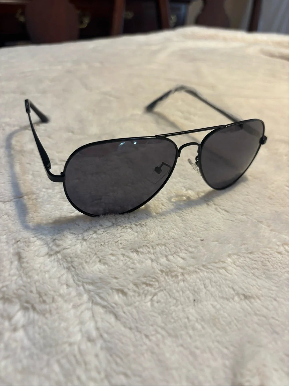 NEW Classic Aviator Sunglasses in Black with Smoke Lenses NWOT
